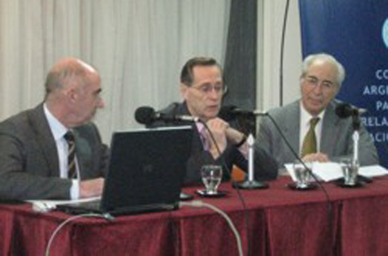 Günter Kniess, Adalbeto Rodríguez Giavarini y Mario Mariscotti